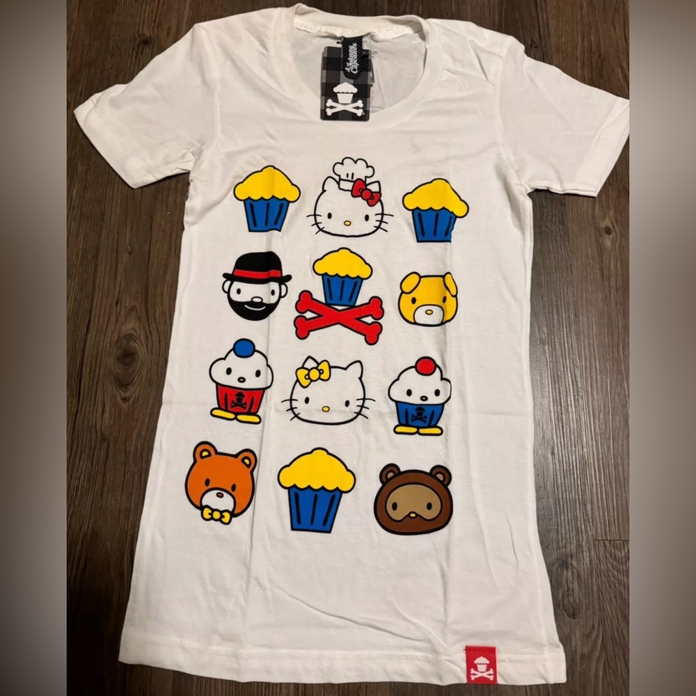 NWT Hello Kitty x Johnny Cupcakes Rare T-Shirt Limited Edition Women's Small
